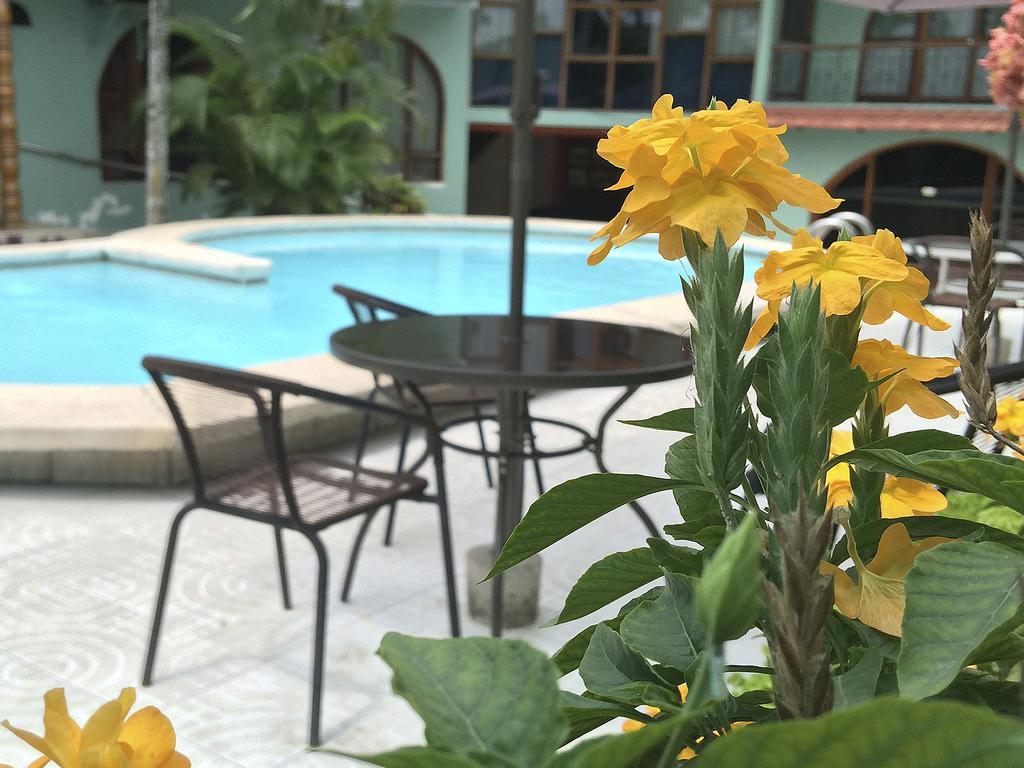 Hotel & Suites La Posada De Lobo Iquitos Exterior photo