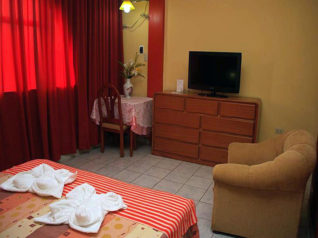 Hotel & Suites La Posada De Lobo Iquitos Room photo